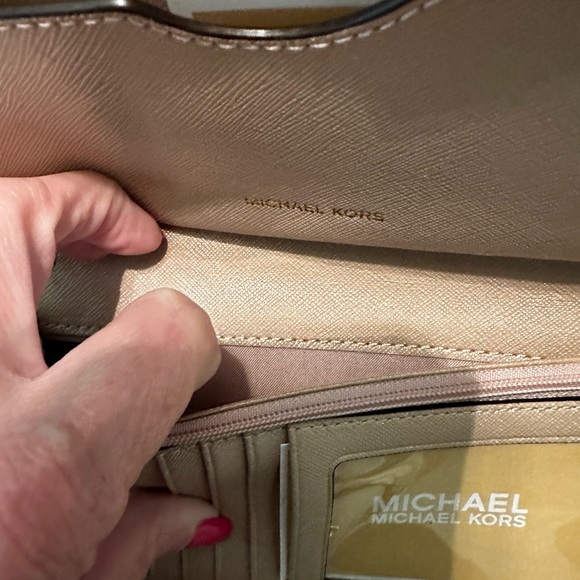 Michael Kors Saffiano Leather Trifold Wallet *GREAT CONDITION* - Picture 14 of 14